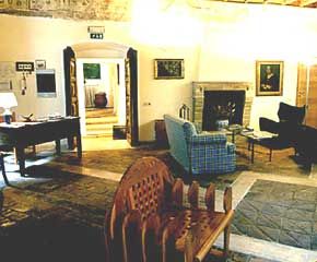 Sitting room with restored frescoes