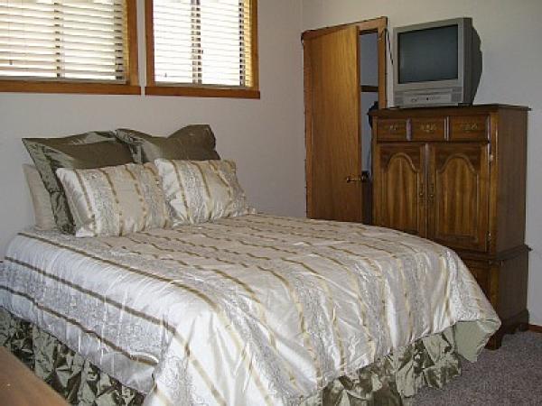 Loft Bedroom Queen Bed Full Bath