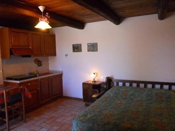 Montemonaco, Marche, Vacation Rental Apartment