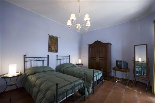 Sulmona, Abruzzo, Vacation Rental Apartment