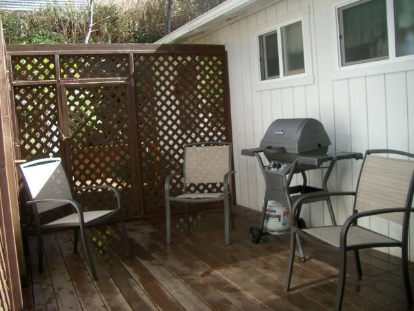 Private Back Patio Deck