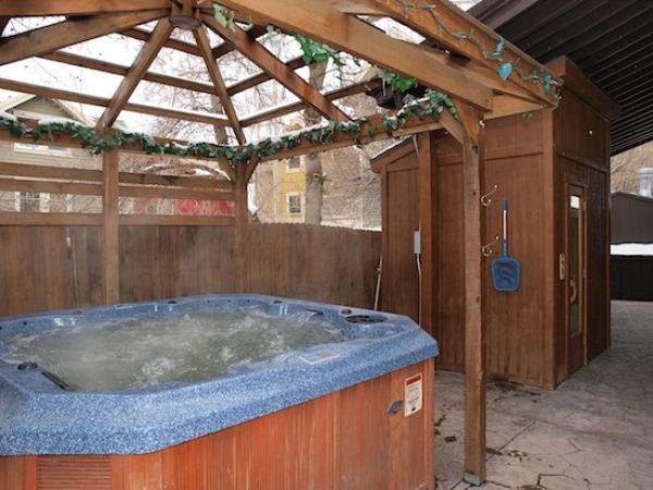Outdoor Community Hot Tub & Sauna (bkgrnd)