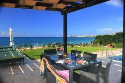 Sea view dining