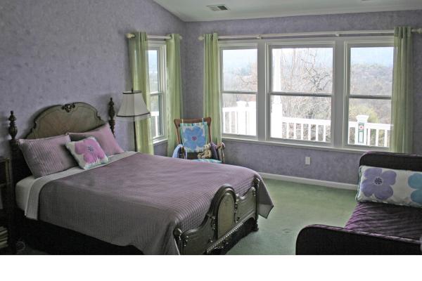 Upstairs Lavender Bedroom- Queen Bed & Single