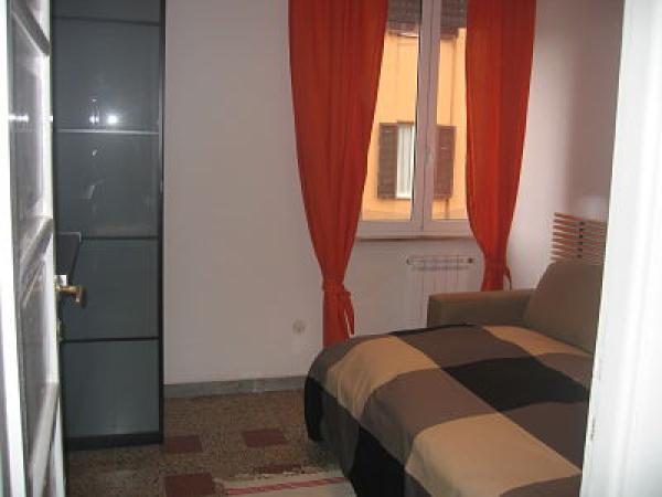 Apt 4B living room with double bed
