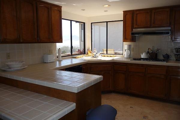Kitchen with Breakfast Bar