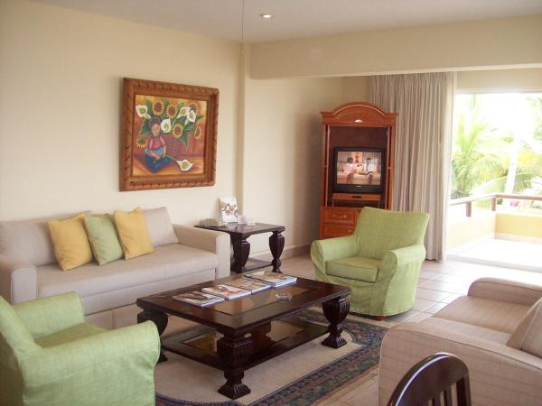 CVR Exec Living Room Looking Onto Patio