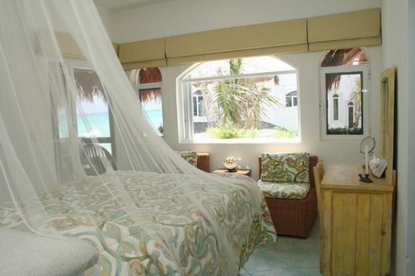 Bedroom w/ Queen Bed