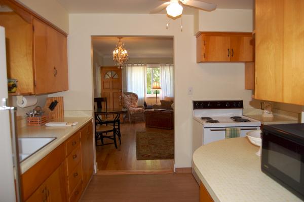 Garden Cottage Kitchen to Living room