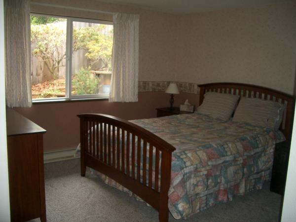 Master Bedroom w/bathroom