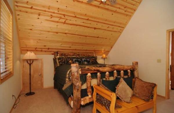 Bedroom with Queen Bed
