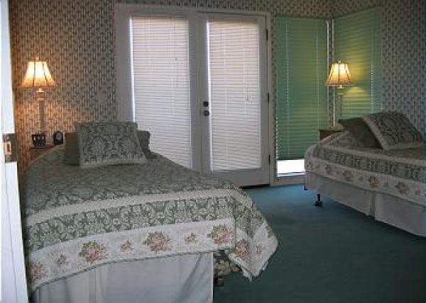 Twin Bedroom