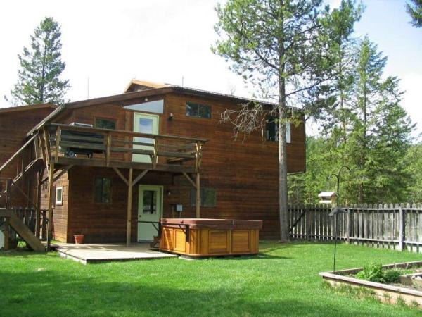 Yard with Hot Tub