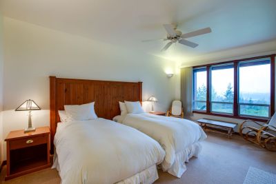 Bedroom1 Twin Beds