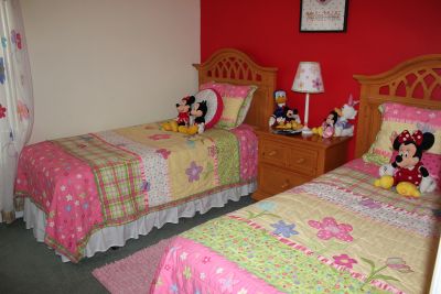 CHARACTER TWIN BEDROOM.