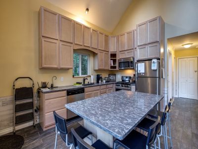 Kitchen Island_Breakfast Bar