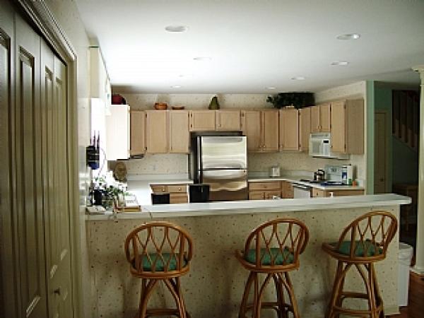 Kitchen and Breakfast Bar