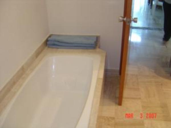 Tub on Bedroom1