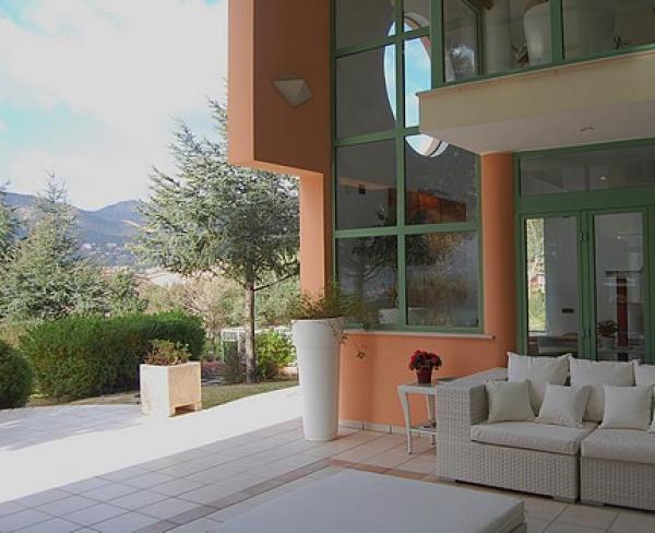 Entrance with Lounge