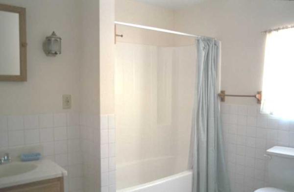 Large Upstairs Bathroom