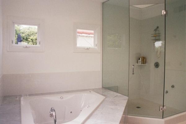 Master Bath Shower/Jetted Tub