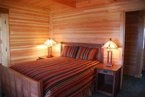 2nd floor queen bedroom