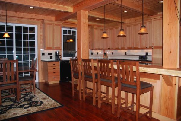 Large kitchen w/ lrge bar/island (table seats 16)