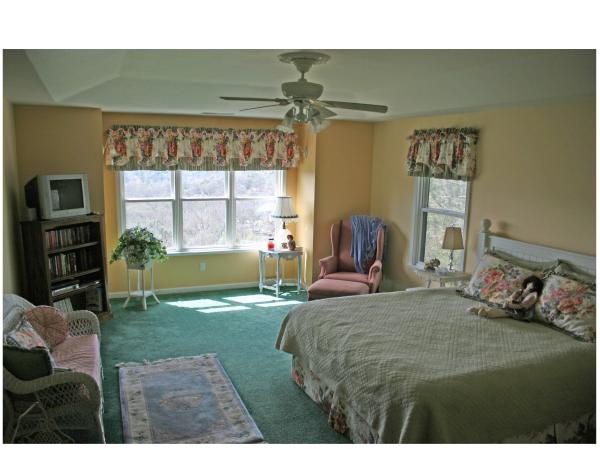 Spacious Master Bedroom Suite has King Bed.