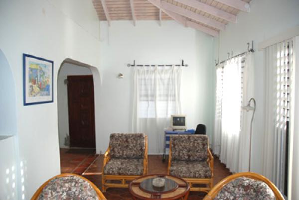Lounge Off Entrance