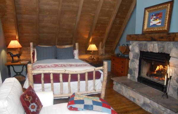 Master bedroom with Queen
