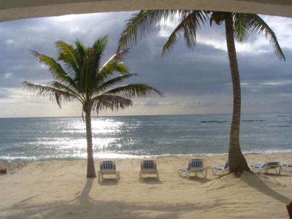 Sandy white beach of Condo Playa Blanca # 1 