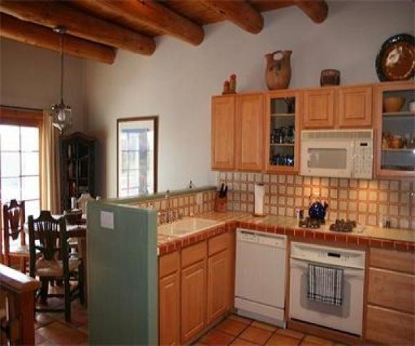 Kitchen & Dining Area