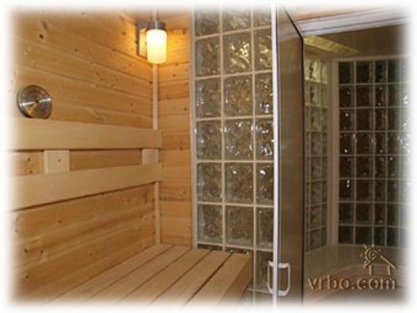 Indoor Sauna (seats 4)