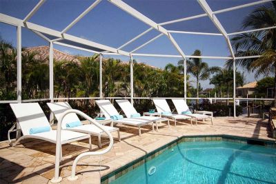 Villa Grand Paradiso sun loungers by pool