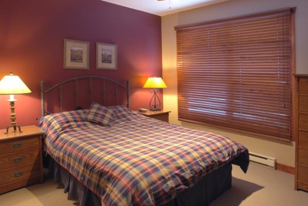 Bedroom with Queen Bed