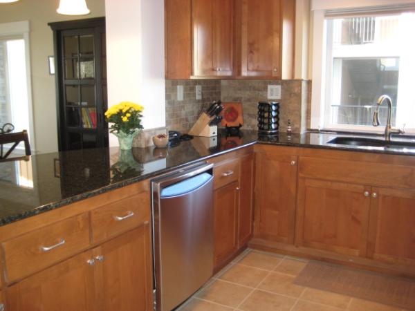 Kitchen With Breakfast Bar!