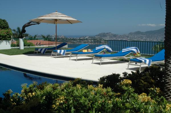 Poolside Lounge Area
