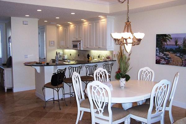 Kitchen & Dining Area