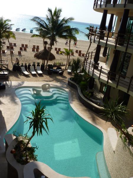 El Taj Ocean Swimming Pool and Indigo Restaurant