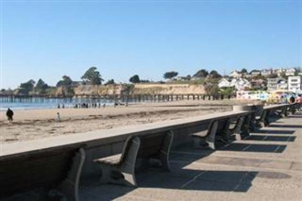 Capitola Dreamin' Espalnade right Across Street