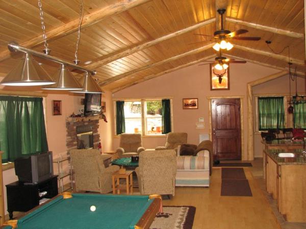 Pool table, fireplace, TV...