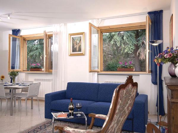 Spacious, Bright & Airy Living/Dining Room