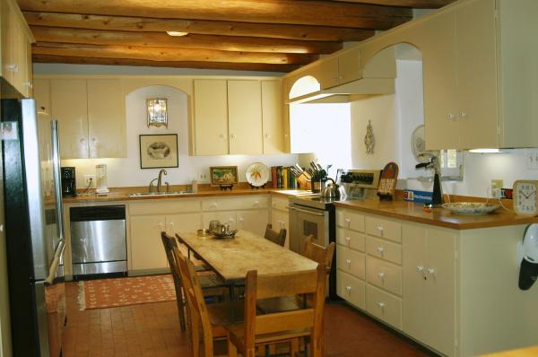 Mian Kitchen (2nd Located In Master Suite Bedroom)