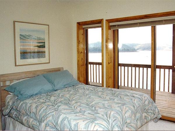 Lower Queen Bedroom