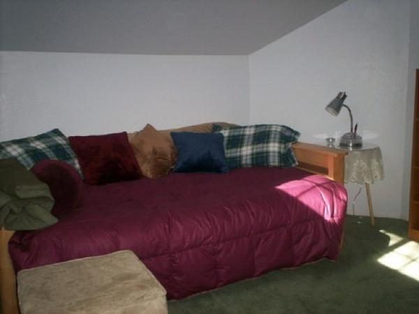 MIddle Room Queen Futon, upstairs