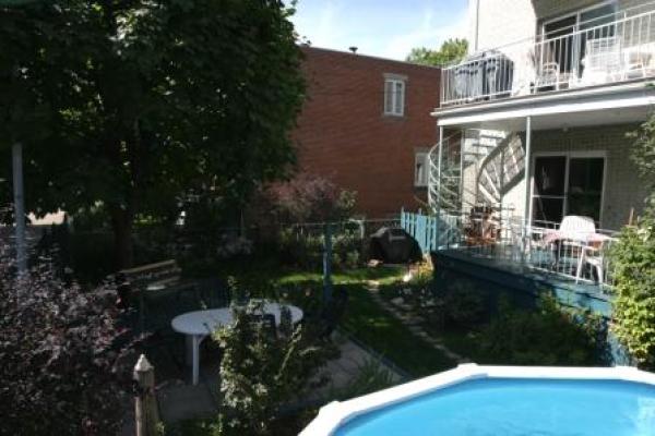 Sitting Area in Pool Deck