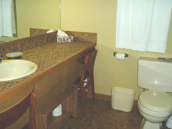 Upstairs Bathroom with Tub & Shower