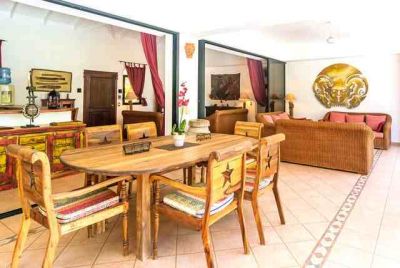 Casa Inca Villa dining table