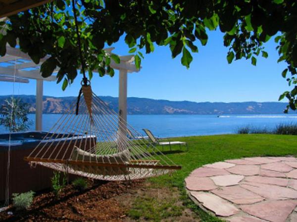 Outdoor Hot-Tub with View of Lake & mountain