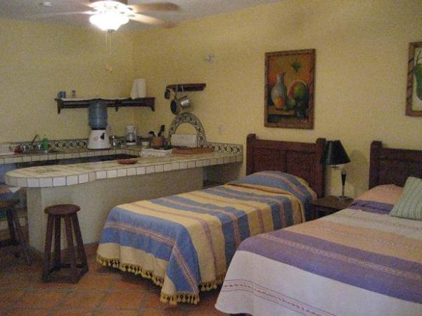 Hibiscus's Kitchen and Beds